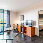 ホテル Plaza 4*