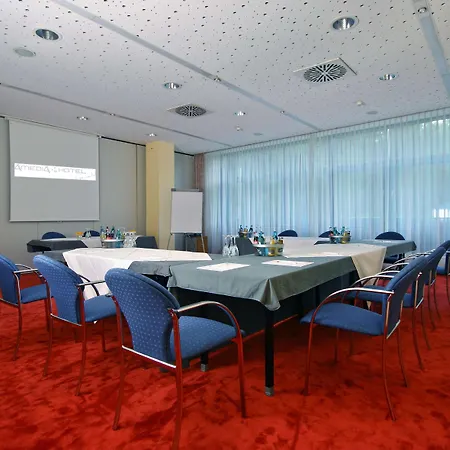 Western Plaza Hotel 4*
