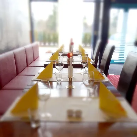 Plaza 4* צוויקאו