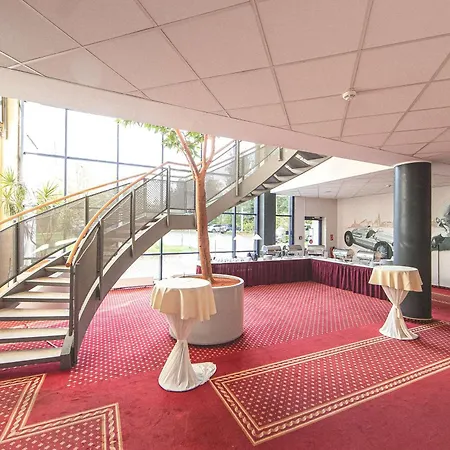 Hotel Western Plaza 4*