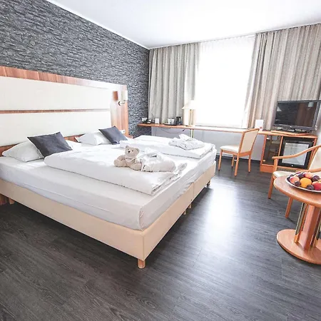 Hotel Western Plaza 4*