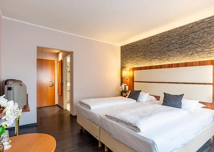 Plaza 4* צוויקאו