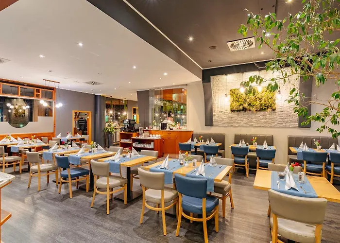 Plaza מלון צוויקאו