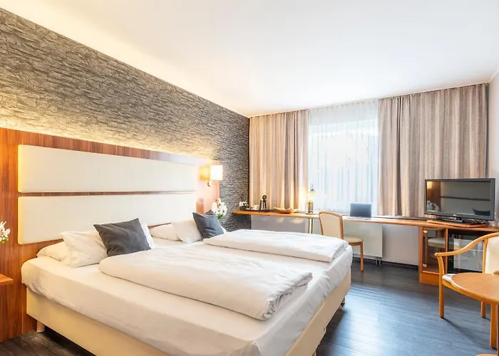 Plaza 4* צוויקאו